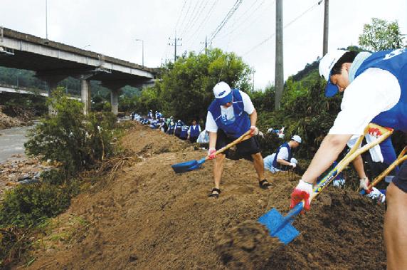 삼 구를 운영할 수 있으며, 기본적으로 사업장별로 현지 상황에 맞게 성전자와 마이크로소프트는 1위 학교에 20만 불 상당의 전자제품과 소프트웨어를 기증했으며 나머지 100개교에 효율적인 대응 체제를 갖추고 있습니다.