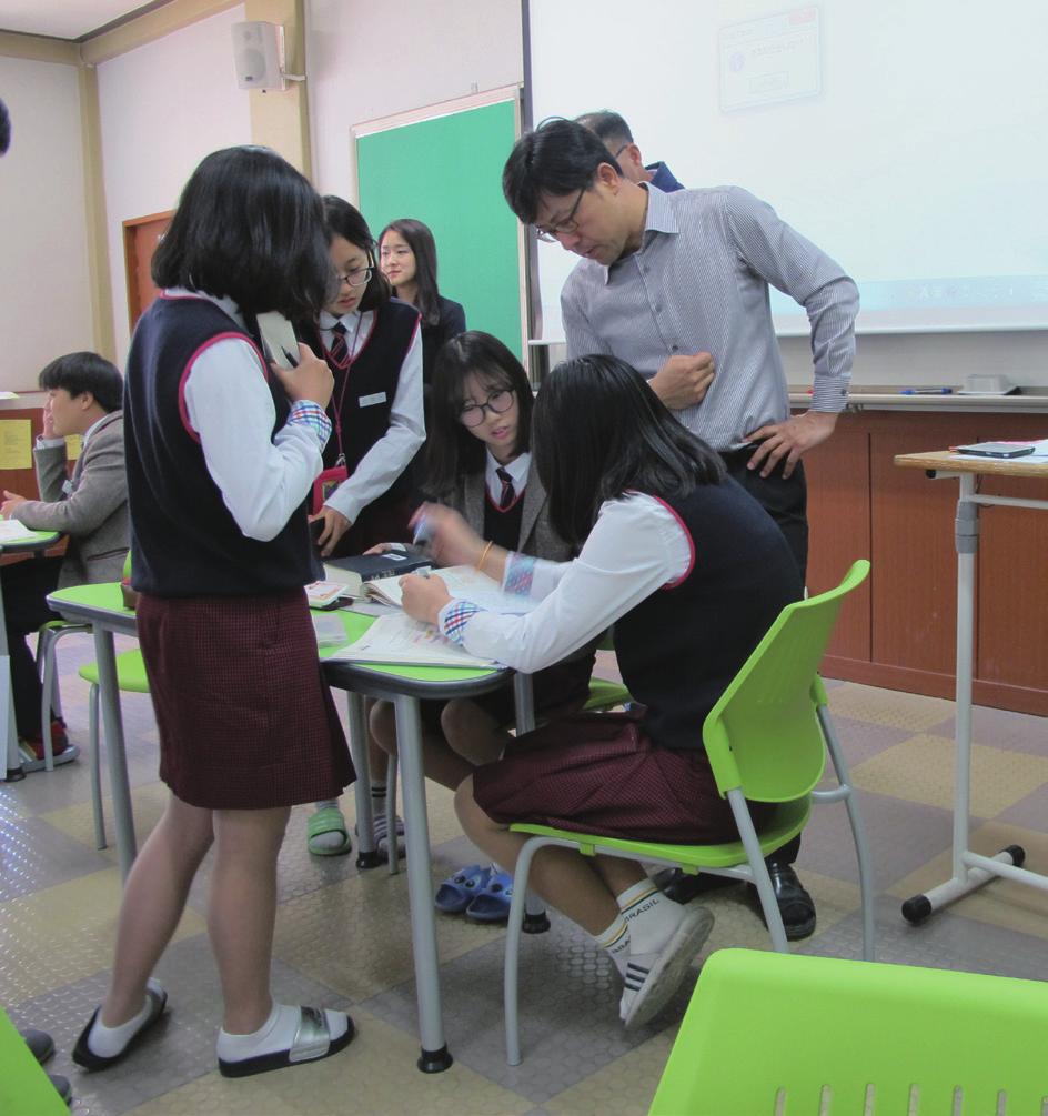 거꾸로교실 에서는교사가일방적으로지식을전달하지않고,