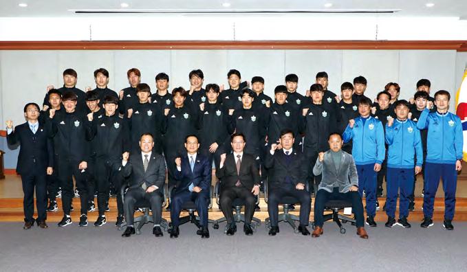 Gangneung City FC 강릉시청 UNIFORM BEST FORMATION 4-4-2 정동철 이대헌 김정주 권수현 최영훈 정훈성 주유니폼 상의빨강하의빨강스타킹흰색 보조유니폼상의파랑 흰색하의파랑 흰색스타킹파랑 흰색 김석현 문진용 이양종 김찬영 이후민