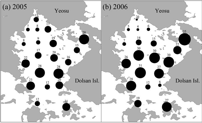 가막만의 2005 년과 2006 년동계저서환경및대형저서다모류군집구조 71 Fig. 2. Spatial variation of the number of species per station (0.1 m 2 ) in winter of 2005 (a) and 2006 (b). Fig. 3.