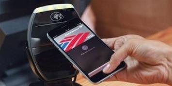 1. 애플페이 애플페이는이미앱스토어에입력해놓은카드정보를활용하여, 지문만인식시키면결제가가능하도록편의성과보안성을구현한것이강점 2014 년 10 월애플이출시한결제서비스애플페이 (Apple Pay) 는 NFC 를탑재한아이폰 6 와아이폰 6 플러스, 출시예정인애플워치 (Apple Watch) 에서만이용할수있다는제약이있지만, 편리한결제 UX 의구현이라는평가를받고있음.