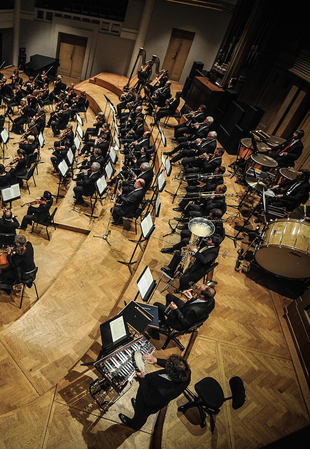 6. 1 도이치방송교향악단 초청연주회 ORCHESTRA 지난 2016년 세 번째 방한을 통해 지휘자 성시연과 함께 브람스와 생상을 연주하며 가장 빠른 가을 을 연주하는 세 작품 모두 단조 도이치방송교향악단이 이번 내한 프로그램에서 선보이는 알렸던 화제의 악단, 도이치방송교향악단 (Deutsche Radio Philharmonie Saarbrücken