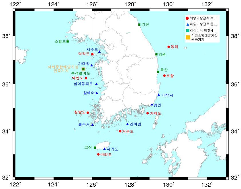 제 3 부우리나라기상기술과서비스현황 비전 World Best 365 소 ), 서해종합기상관측기지 (1 개소 ) 를운영하고있다. 국립해양조사원, 한국해양연구 원, 해경, 해군등과협력하여검조소, 부이, 해상 AWS 등의관측자료를실시간수 집하여종합기상정보망을통해예보관에게제공하고있다. [ 그림 3-7] 해양기상관측망현황도 (2009 년 12 월말기준 ) 4.