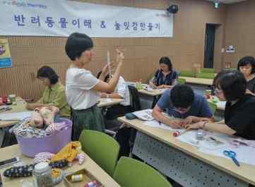 중고거래혹은기부로들어온물품으로기숙사내부를인테리어함 도시재생사업 초록리본 진행 : 양천구지역경제활성화사업에선정되어중고장터를열거나마을기업준비생들의사업방향을제시하는컨설팅을함 공유캠퍼스프로젝트진행 : 주로초