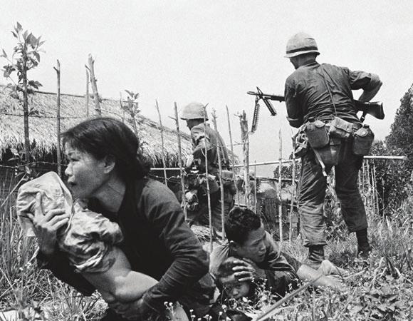 베트남에서는 남 북 베트남의 갈등에 소련과 미국이 개입하면서 베트남 전쟁이 새로운 세력으로 떠오른 제3 세계 제2차 세계 대전 이후 독립을 이루어 낸 아시아 아프리카의 신생국들은 미국과
