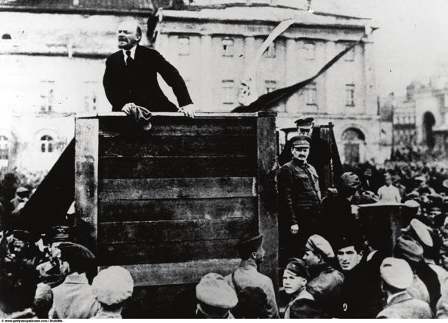 최초의 사회주의 국가가 탄생하다 볼셰비키 러시아 어로 다수파라는 뜻이다. 러시 아 사회 민주 노동당 내에서 급진적인 혁명으로 노동자 중심의 국가를 만들 어야 한다고 주장한 세력을 의미한다.