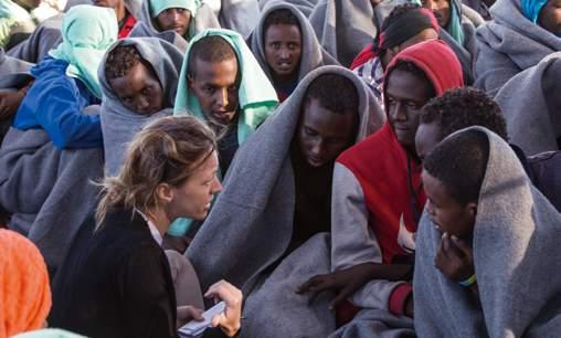 1 유엔난민기구 (UNHCR) 에서는이탈리아해안에안전하게도착한난민이 18만 1,436명에달하는것으로추산하고있는데, 이들은저마다엄청난고난과고통을겪고있습니다.