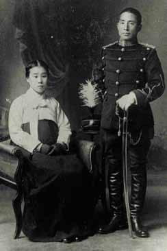 1919 년 6월이면 3 1 운동직후로군요. 일본군장교로복무중독립운동에투신하신건데, 정말쉽지않은선택이아니었을까싶습니다..,,........ 일본군장교시절김경천장군과부인유정화.