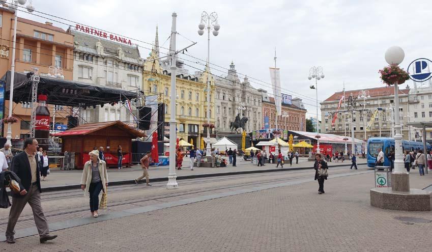 반옐라치치광장 Trg Ban Jelačić (Ban Jelačić Square) 자그레브구시가지의중심으로 1641년에만들어졌다. 시민들의만남의장소이자공연장등으로사용된다.