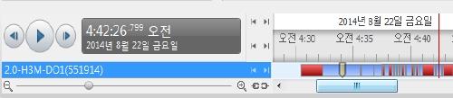 녹화된비디오재생 타임라인은비디오가녹화된경우표시되며비디오재생을제어할수있도록해줍니다. 타임라인에서색상이지정된막대는다음과같은카메라의녹화기록을보여줍니다. 빨간색막대는카메라에서모션이벤트를녹화했음을나타냅니다. 파란색막대는카메라에녹화된비디오가있음을나타냅니다. 흰색구역은카메라에비디오가녹화되지않은때를나타냅니다. 노란색막대는카메라녹화기록의북마크입니다.