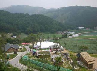 황벽산자락눈꽃이아름다운차항 2 리산촌마을 차항리눈꽃마을연락처 평창군청산림과 ( 033-330-2412) 위치 : 강원도평창군대관령면차항 2리눈꽃마을 마을대표 ( 010-6866-1837), 사무장 ( 010-5371-5011) 홈페이지 : www.snowtown.co.