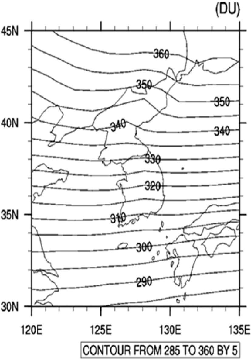 박상서 김준 조나영 이윤곤 조희구 353 1992 년과 1993 년의최대오존감소의원인은 Pinatubo 화산폭발 (1991 년 6 월 ) 로염소성분에의한오존감소와남북극겨울의강한극지역의빈번한극소용돌이 (polar vortex) 의발생으로오존수송이감소함에따라고위도오존이감소하였기때문이다 (Dhomse et al. 2006).