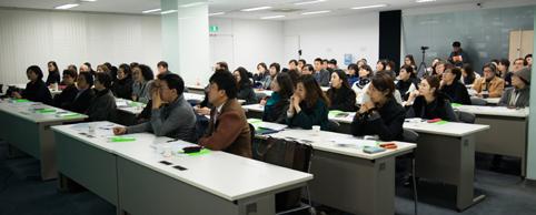 를비교해서보면여기에는가격이다적혀있습니다. 장샤오강이 1958년생작가이고, 지금 30억입니다. 그리고스총이라는중국의각광받는작가가 67억에나갔습니다. 일본의시라가가츠오는 54억에나갔습니다. 예전에는상상도못할가격입니다. 또한지아이엘이라는 1979년생의중국의신예작가는가격이지금천정부지솟고있습니다.