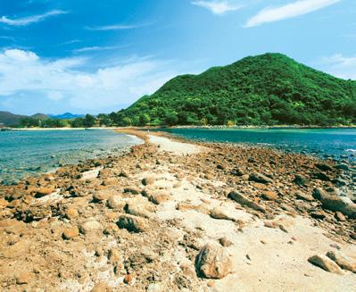 B. 북동쪽 신계 퇴적암 지대 SAI KUNG VOLCANIC ROCK REGION 1 NORTHEAST NEW TERRITORIES SEDIMENTARY ROCK REGION 4 샤프 아일랜드 Sharp Island 더블 헤븐 Double Haven