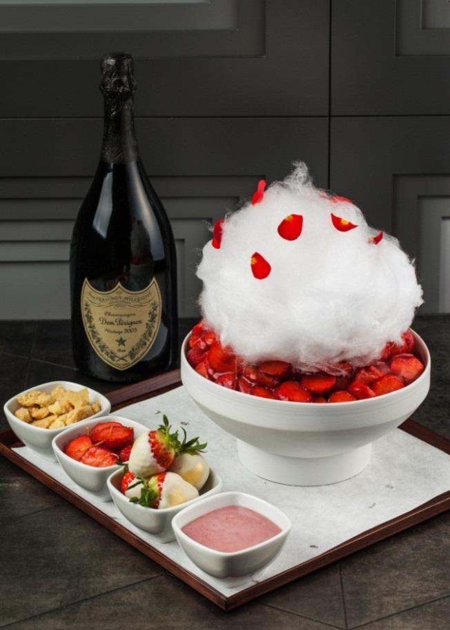 DOM BINGSU For two 2 인 80,000 돔빙수 The thinly shaved ice is topped with a rich strawberry salad tossed with lemon zest and a tasty strawberry coulis.