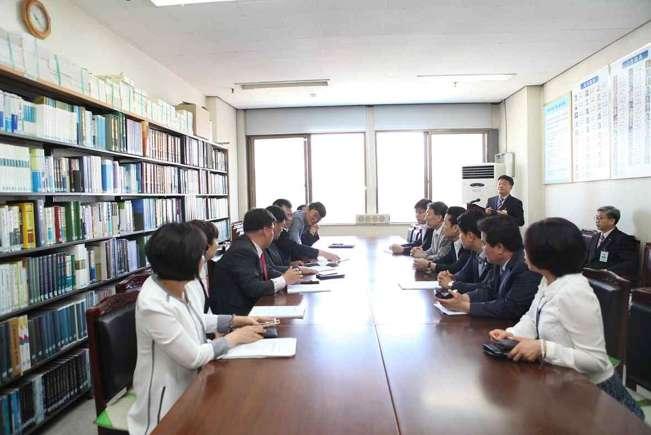 연수소감 이번연수를계획하면서도언제나처럼연수를떠나기전여러언론을비롯해주변에서외유성관광이라는곱지않은시선들이많았다.