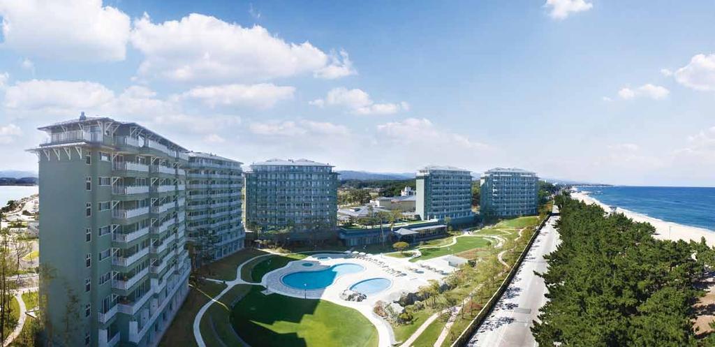 Lakai Sandpine Resort 라카이샌드파인리조트 Lakai Sandpine, opened on Gyeongpo beach, city of Gangneung, on July 2012, has 5 residential buildings, reception, convention, and beautiful gardens with outdoor