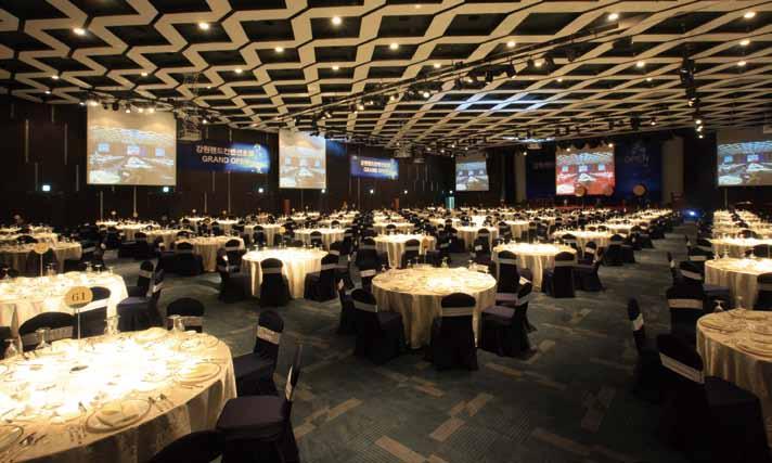 5F 4F 6F Name of Hall Location Size(m 2 ) Dimensions Theater Classroom Banquet U-Shape Height(m) Convention Hall 컨벤션홀 5F 1,764 35.3 50 2,040 1,170 1,270-8 Convention Hall K 컨벤션홀 K 5F 724 35.3 20.