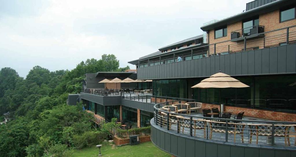 Hantan River Spa Hotel 한탄리버스파호텔 Located in Goseokjeong in Cheorwon, Gangwon-do, Hantan River Spa Hotel features Korea s one and only volcanic spring water spa that