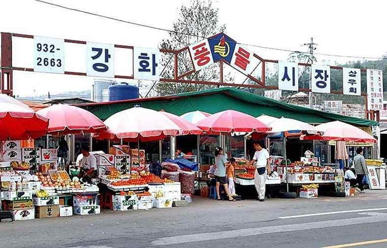 매표소에서폭포까지 700m의등산로는가족나들이와연인들의데이트코스로도인기가좋으며,