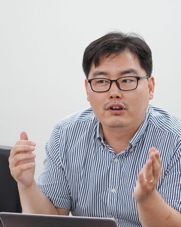 경제사회노동위원회 사회적대화가필수이고, 사회적대화를통해서이해당사자들의이해를고려해야한다고하지만, 입법, 사법, 행정에있어서균일한체계를만들어야한다는점에서는체계를구성하면서도이해당사자를고려하기에는어려움도있을것같아요. 입법, 사법, 행정에있어서균일한방식이어야한다는점은특히우리처럼차이가큰나라에서는상당히어려운점중하나죠.