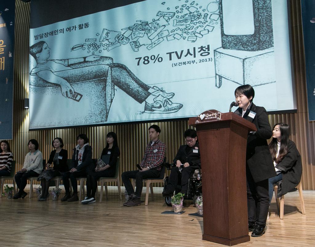 12 December 서울을바꿀시민들의번뜩이는아이디어, 위키서울성과공유회 서울을부탁해 라는요청에시민들은서울의다양한문제를해결할기발하고혁신적인아이디어로응답했다.