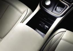 Chrysler 200 모델의디자이너들은차량내부공간에큰변화를가져오기위해 Rotary E-shift 기어컨트롤을고집하였습니다.