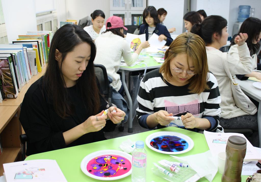 그럼에도불구하고위셋 SC 창의실험지도사양 성교육을통해 과학교육 이라는새로운분야에 경력을쌓고있습니다. 새로운분야에첫발을 디딜때혼자였다면어디서어떻게시작해야 할지몰랐겠지만위셋을통해생활과학교실이 라는곳도처음알게되었고강사모집공고도 알려주셔서이력서를넣었습니다. 정말운좋게 교육을마치자마자생활과학교실에들어갈수 있었습니다.