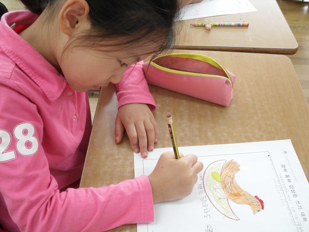 연계하여 학생들의 바른 경제인식과 근검절약의 생활화를 위하여 소비자교육 행사 주간을 정하여