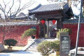 태안 서로태산경석욕각석 Tourist Spot 4 대묘 dai miao 岱庙 대묘는중국의역대황제들이태산에서태평성대를기원하는봉선대전을행하기전에제사를올리던곳으로방대한경내에수많은비석을비롯한각종유물이보존돼있다.