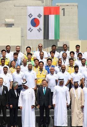 한국주요인사의 UAE 방문 2006년 5월노무현대통령 2006년 9월한명숙총리 2007년 2월김영주산업통상자원부장관 2007년 8월송민순외교장관 2009년 1월김형오국회의장 2009년 6월한승수국무총리 2009년 11월유명환외교장관 2009년 12월이명박대통령 2011년 2월김성환외교장관 2011년 2월김관진국방부장관 2011년 3월이명박대통령 2011년