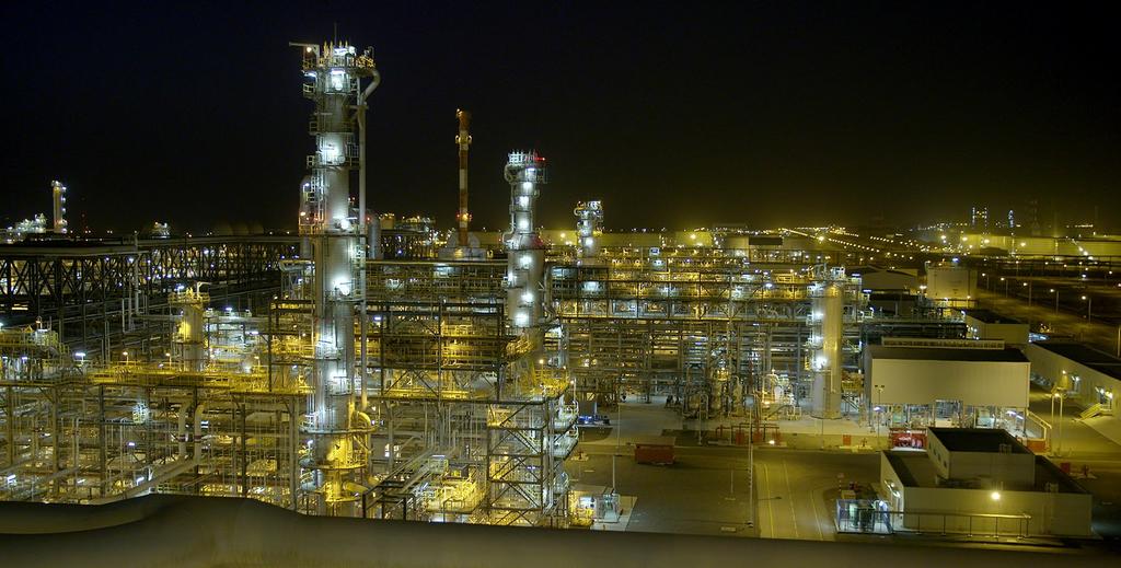 UAE 석유 & 가스관련지표 지표 수치 원유매장량 ( 백만배럴 ) 97,800 천연가스매장량 ( 십억세제곱미터 ) 6,091 원유생산량 ( 천배럴 / 일 ) 3,000 천연가스생산량 ( 백만세제곱미터 / 일 ) 9,800 주 : 2017년기준 (2018년 6월입수가능최신자료 ) 자료원 : ADNOC 시장동향 UAE 석유 & 가스매장량의 90%