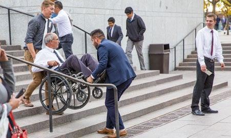 유창한모국어실력을갖추고그들의문화를 잘이해했던그는통역사, 교사, 멘토로 봉사했습니다. 네팔난민중에는복음에 관심을보이는사람들이있었습니다. 네팔 지부가조직되었으며기리슈는이후지부 회장으로봉사했습니다. 그는또한몰몬경을 네팔어로번역하는일에도참여했습니다. 하나님아버지께서기리슈를어떻게 준비시키셨고쓰고계시는지보이십니까?