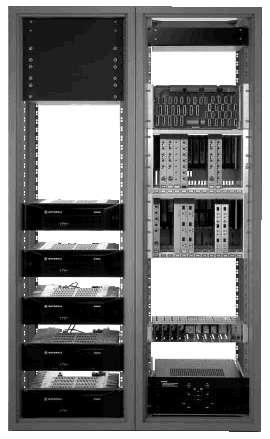 가 ) 중앙제어장치 [ 그림 3-38] 중앙제어장치 < 예시 > 주요구성은 CPU부, Interface부, TIU(Telephone Interface Unit), 전원부로구성되며설비의신뢰성확보를위하여주요부분은이중화하였고, 그기능은아래와같다. CPU부는열차무선시스템중앙부로서시스템의종합제어및감시를수행한다.