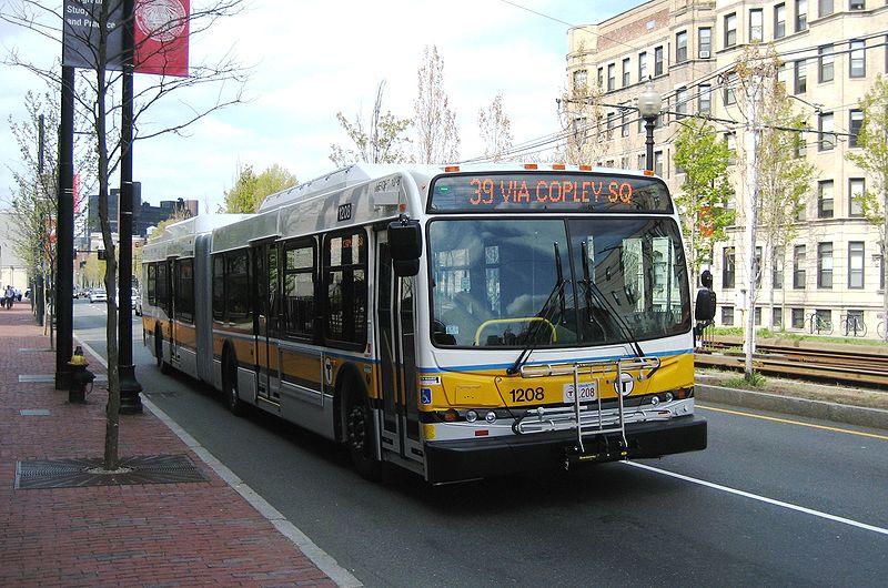 2) 미국 1 보스턴 보스턴의 BRT는 Silver Line이라불리며메사추세츠교통국 MBTA (Massachusetts Bay Transportation Authority) 에서 Roxbury의 Dudley Square에서메사추세츠의보스턴시내까지, 남부역에서남부보스턴까지와동부보스턴의로간공항까지의두개노선을운행하고있다.