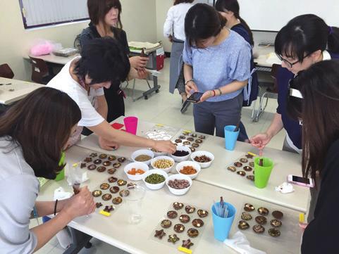 제작 재료와 방법 적성에 맞는 작업방향 선택과 방법습득 독창적인 창작민화 제작 실습 창작민화 관련 교육자의 역할