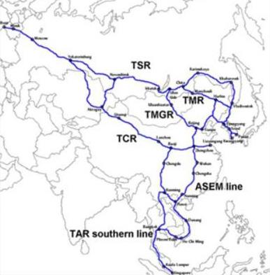 유라시아협력과한국의전략 : 일대일로구상, 북극항로, 에너지및경제협력 < 그림 2 와표 2> 중국을관통하는유라시아국제철도 구분구간거리 (km) 궤간 시베리아횡단철도 (TSR) 중국횡단철도 (TCR) 만주횡단철도 (TMR) 몽고횡단철도 (TMGR) 블라디보스톡 ~ 하바로브스크 ~ 치타 ~ 울란우데 ~ 이르크츠크 ~ 옴스크 ~ 노보시비르스크 ~ 예카데린브르크