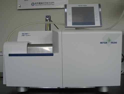 (a ) T G A (b ) Mass spectrometer(pfeiffer vacuum) [ 그림 3]