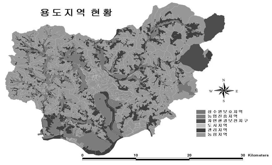 5. 규제현황밀양시는농림지역비율이 67.93% 로국토개발에있어다소제약을가지고있으나, 신공항예정지의경우평지로구성되어있어다른지역에비해개발에대한제약이적은실정이다. 지대내낙동강으로인한상수원보호지역이설정되어있어개발이제한되고는있으나, 신공항지역에서철저한오염원관리를할경우에는이를극복할수있을것으로예상된다.