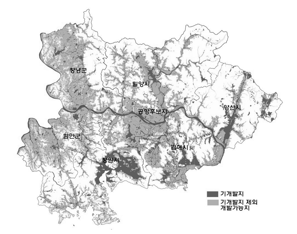 4) 개발가능지공항후보지인근지역의표고 경사분석및규제지역을검토하여개발가능지를분석한결과밀양시상남면 하남읍, 창원시대산면 북면, 김해시한림면 진례면등에개발가능지가넓게분포하는것으로나타났다. 공항후보지반경 15km이외지역은산지및개발제한구역으로둘러싸여개발이불가능한것으로나타났다.