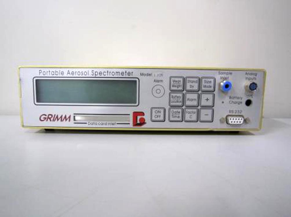 민슬기 손영환 박재성 노수각 봉태호 Fig. 2 Portable aerosol spectrometer 고정하였다.