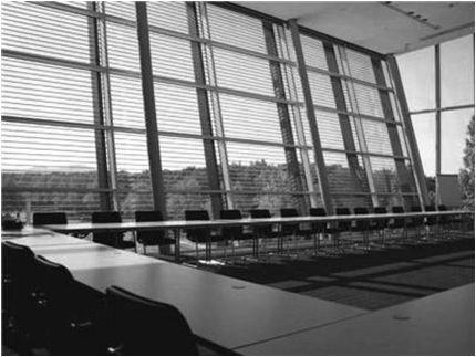 벨기에디자인아트연구소라보 6) (LAb[au]) 에서 제작한 Touch 는 145m 높이의덱시아타워유리창에사 람들이멀티터치스크린을이용하여직접만든패턴으로