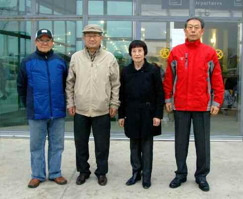 예로부터 불로장수의명약 으로불리우며돈있는자들속에서는금으로까지교환되였다는차는 10 만개의잎을따야 1kg 의원료를장만할정도로차나무재배로부터차잎생산과가공에많은품이든다고한다. 더우기차나무과에속하는사철푸른작은키나무인차나무는기성관례에따르면북위 36 선이북지역에서는재배할수없는것으로되여있었다.