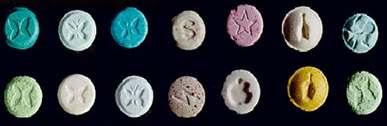 나. 엑스터시 (MDMA; 3,4-Methylenedioxymethamphetamine) MDMA 는 1912 년처음합성되었으나수년동안세상에잘알려지지않았다가 1970 년정신치료보조제로평가되었다 1980 년기분전환용약물로널리남용되 면서규제되었다.