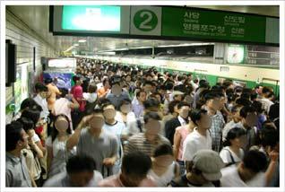 일본주요도시의대중교통수단분담율 : 약 70%( 첨두시 )