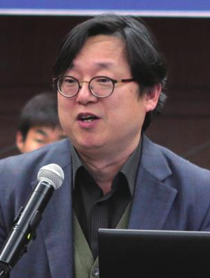 김현주 교수 광운대학교 미디어영상학부 디지털 사이니지, 실감형 콘텐츠 심지어 실감형 테마파크까지 꿈같은 이야기들이 이야기 뿐만 아니라 실제로 현실에 펼쳐지기 위해 풀어야 할 과제가 많습니다. 다가오는 UHD시 대가 진정한 수용자인 우리를 위한, 우리 사회에 초연결 커뮤니티가 되기 위해 무슨 이슈 를 던져야 할지 생각해보시면 좋을 것 같습니다.