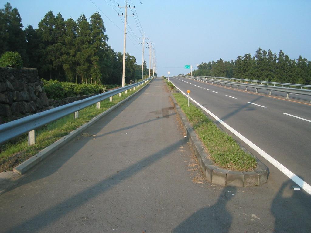 < 그림 3-2> 제주도구자전거도로설치예 나.