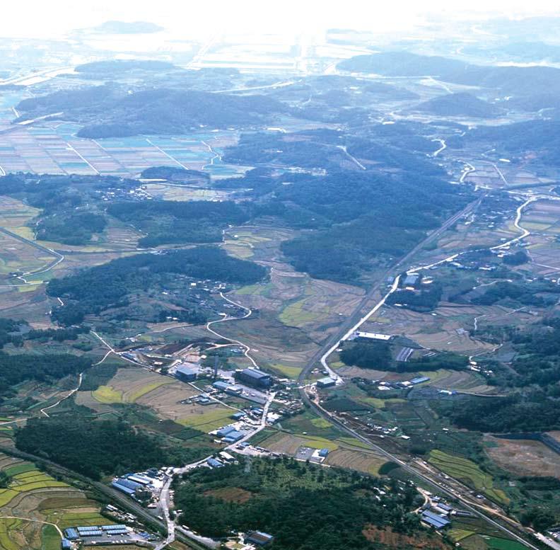 광양복합물류유통단지광양복합물류유통단지는 1.75 km2규모로 2015 년까지사업비 1,500 억원을투자하여개발될계획이다. 먼저 2011 년까지광양시광양읍세풍리일원에국내유일의식품전용산업단지인광양식품산업단지가조성된다.