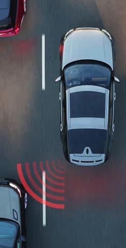 차선 유지 어시스트 시스템은 차량이 의도치 않게 차선을 이탈할 경우 스티어링을 부드럽게 조향하여 진행 방향을 원래의 차선으로 되돌립니다. 사각지대 모니터링 및 후방 차량 감지 시스템은 운전자의 사각지대에 들어오거나 빠르게 접근하는 차량을 경고합니다.