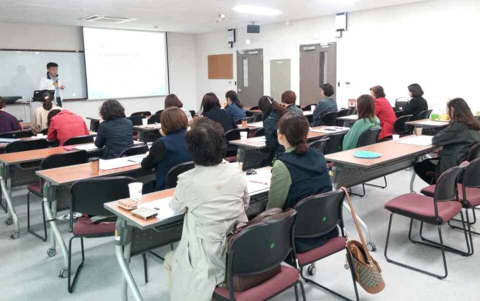 이를테면 인천광역시심뇌혈관질환예방관리사업지원단 에서자체개발하여보급해주고있는각종교육홍보자료의효율적활용을위하여군구보건소담당자대상의교육필요성이제기됨에따라 심뇌혈관질환예방관리교육홍보자료활용워크샵을 6월 24일개최한것은모니터링결과를토대로사업개선을한대표적인사례임 2) 계획대로사업이추진되고, 예산이차질없이집행되었는가보통미흡없음 자체평가